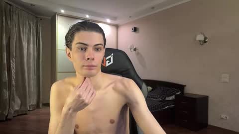 Snapshot of louis_preston chatting on 03-01-25, 04:00 Mark online show from 03-01-25, 04:00