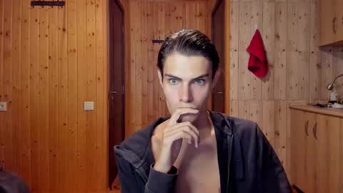 Snapshot of louis_preston chatting on 09-09-25, 02:38 Mark online show from 09-09-25, 02:38