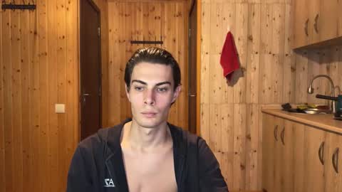 Snapshot of louis_preston chatting on 10-21-25, 01:28 Mark online show from 10-21-25, 01:28