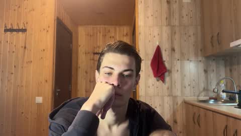 Snapshot of louis_preston chatting on 11-28-25, 05:43 Mark online show from 11-28-25, 05:43