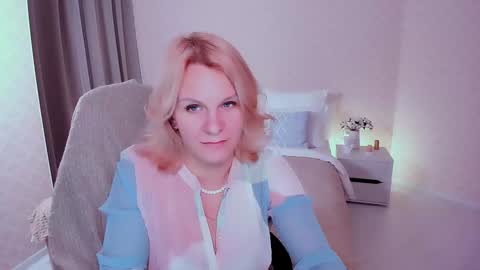 Snapshot of louisa_bay chatting on 12-14-24, 10:56 Louisa online show from 12-14-24, 10:56