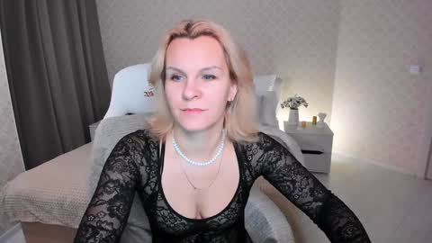 Snapshot of louisa_bay chatting on 12-18-24, 08:09 Louisa online show from 12-18-24, 08:09