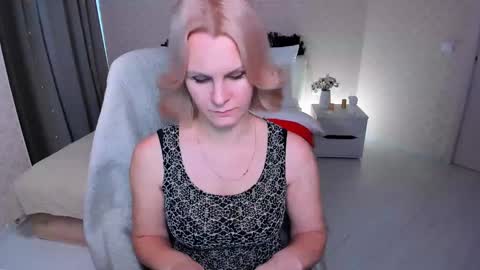 Snapshot of louisa_bay chatting on 12-30-24, 10:53 Louisa online show from 12-30-24, 10:53