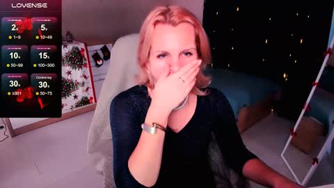 Snapshot of louisa_bay chatting on 01-09-25, 11:58 Louisa online show from 01-09-25, 11:58