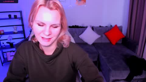 Snapshot of louisa_bay chatting on 01-17-25, 07:51 Louisa online show from 01-17-25, 07:51