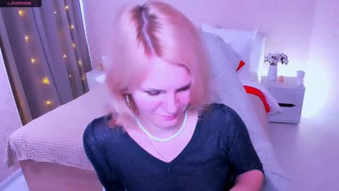 Snapshot of louisa_bay chatting on 01-24-25, 10:43 Louisa online show from 01-24-25, 10:43