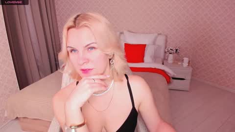 Snapshot of louisa_bay chatting on 01-27-25, 03:50 Louisa online show from 01-27-25, 03:50