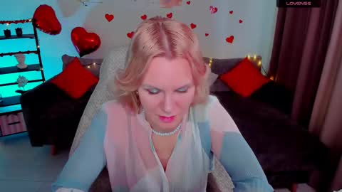 Snapshot of louisa_bay chatting on 02-11-25, 08:05 Louisa online show from 02-11-25, 08:05