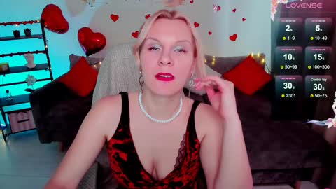 Snapshot of louisa_bay chatting on 02-11-25, 11:10 Louisa online show from 02-11-25, 11:10