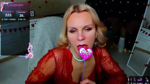 Snapshot of louisa_bay chatting on 02-14-25, 08:10 Louisa online show from 02-14-25, 08:10