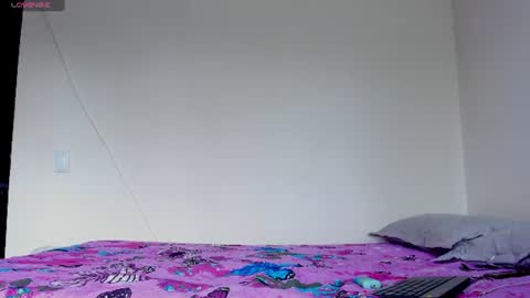 Snapshot of louise_22cm chatting on 06-24-26, 01:10 Mi lu online show from 06-24-26, 01:10