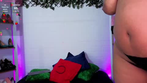 Snapshot of louise_nails chatting on 04-20-26, 05:37 LouIse online show from 04-20-26, 05:37