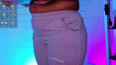 Snapshot of louise_nails chatting on 04-21-26, 12:44 LouIse online show from 04-21-26, 12:44