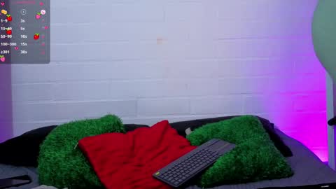 Snapshot of louise_nails chatting on 05-01-26, 12:43 LouIse online show from 05-01-26, 12:43