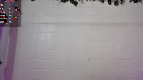 Snapshot of louise_nails chatting on 05-13-26, 06:38 LouIse online show from 05-13-26, 06:38