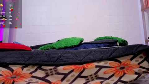 Snapshot of louise_nails chatting on 05-25-26, 03:51 LouIse online show from 05-25-26, 03:51