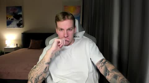 Snapshot of louisjafferson chatting on 12-30-24, 01:26 Louis online show from 12-30-24, 01:26