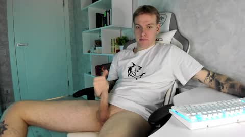 Snapshot of louisjafferson chatting on 01-02-25, 03:05 Louis online show from 01-02-25, 03:05