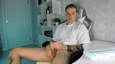 Snapshot of louisjafferson chatting on 01-07-25, 02:31 Louis online show from 01-07-25, 02:31