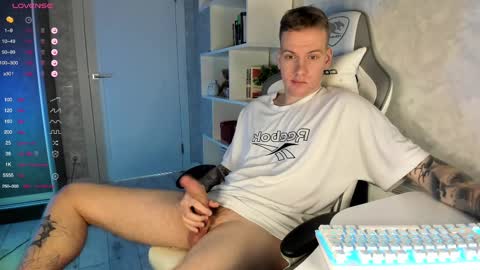 Snapshot of louisjafferson chatting on 02-16-25, 07:38 Louis online show from 02-16-25, 07:38