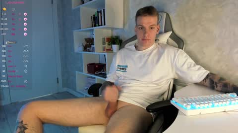 Snapshot of louisjafferson chatting on 02-24-25, 03:53 Louis online show from 02-24-25, 03:53