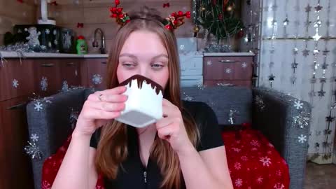 love bella  online show from 12-23-25, 12:41