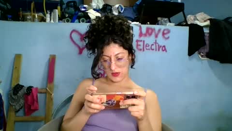 Snapshot of love_electra chatting on 09-11-25, 02:06 love_electra online show from 09-11-25, 02:06