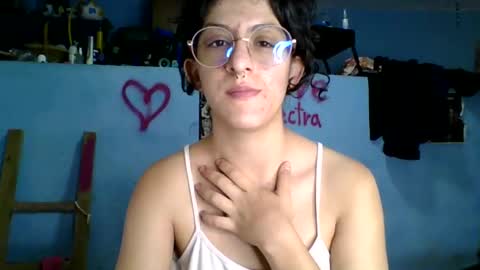 Snapshot of love_electra chatting on 09-14-25, 03:33 love_electra online show from 09-14-25, 03:33