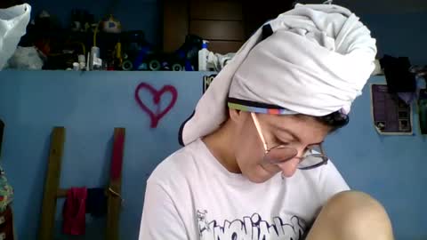 Snapshot of love_electra chatting on 09-21-25, 04:30 love_electra online show from 09-21-25, 04:30