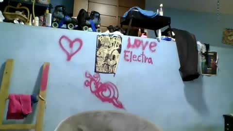 Snapshot of love_electra chatting on 09-27-25, 02:11 love_electra online show from 09-27-25, 02:11
