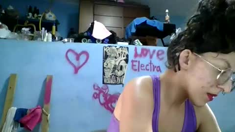Snapshot of love_electra chatting on 10-16-25, 04:19 love_electra online show from 10-16-25, 04:19