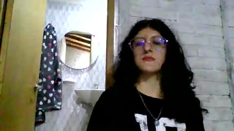 Snapshot of love_electra chatting on 10-23-25, 11:57 love_electra online show from 10-23-25, 11:57