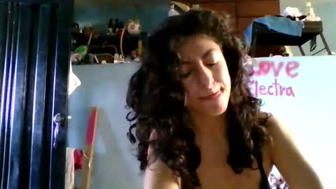 Snapshot of love_electra chatting on 11-18-25, 01:15 love_electra online show from 11-18-25, 01:15