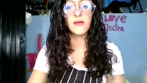 Snapshot of love_electra chatting on 12-15-25, 04:11 love_electra online show from 12-15-25, 04:11