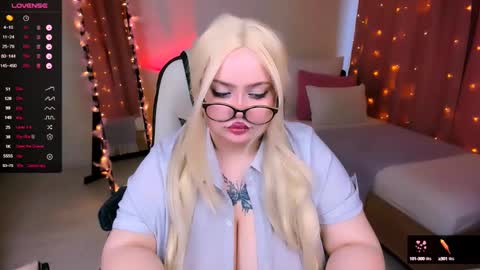 Snapshot of love_insidee chatting on 03-02-25, 11:29 Sailor online show from 03-02-25, 11:29