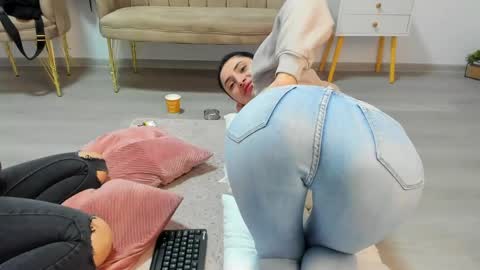 Snapshot of love_mexoxo chatting on 05-02-26, 05:45 Andreea online show from 05-02-26, 05:45