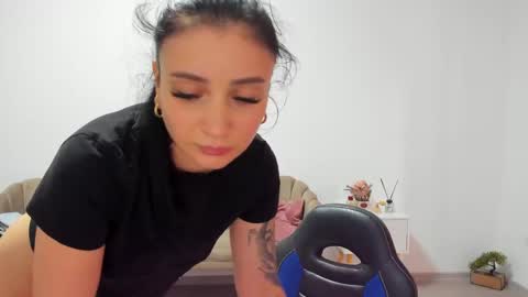 Snapshot of love_mexoxo chatting on 05-31-26, 08:54 Andreea online show from 05-31-26, 08:54