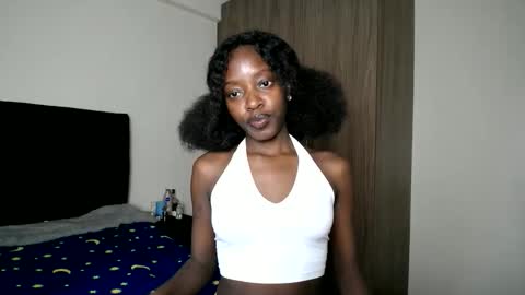 Snapshot of love_miah chatting on 09-23-25, 10:07 Miah online show from 09-23-25, 10:07