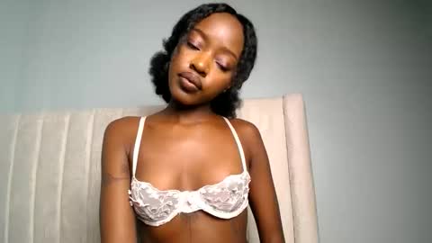 Snapshot of love_miah chatting on 09-30-25, 04:23 Miah online show from 09-30-25, 04:23