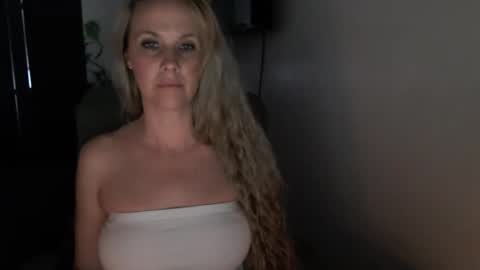 LoVe On  online show from 02-12-26, 10:38