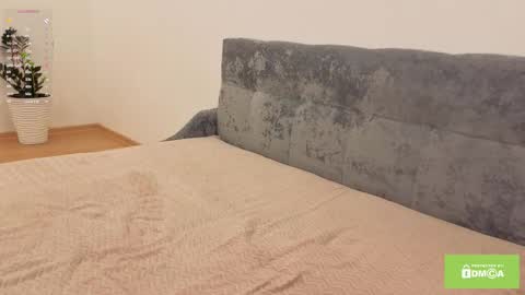 Snapshot of love_polly chatting on 10-29-25, 12:40 Polly online show from 10-29-25, 12:40