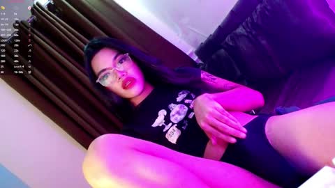 Snapshot of love_seren chatting on 10-10-25, 12:15 Seren online show from 10-10-25, 12:15