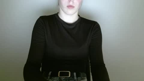Vivian online show from 05-18-26, 04:24