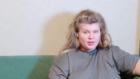 Snapshot of love_wiggy18 chatting on 12-18-24, 02:17 Ally online show from 12-18-24, 02:17