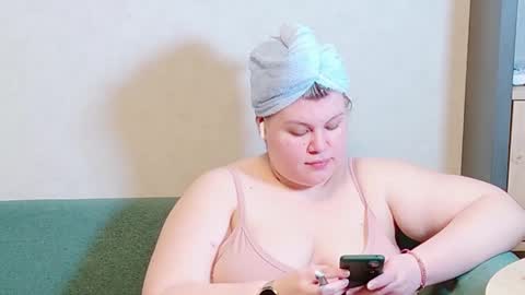 Snapshot of love_wiggy18 chatting on 01-09-25, 12:09 Ally online show from 01-09-25, 12:09