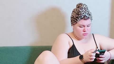 Snapshot of love_wiggy18 chatting on 01-16-25, 01:04 Ally online show from 01-16-25, 01:04