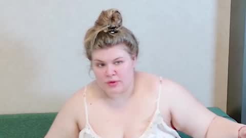 Snapshot of love_wiggy18 chatting on 02-10-25, 10:31 Ally online show from 02-10-25, 10:31