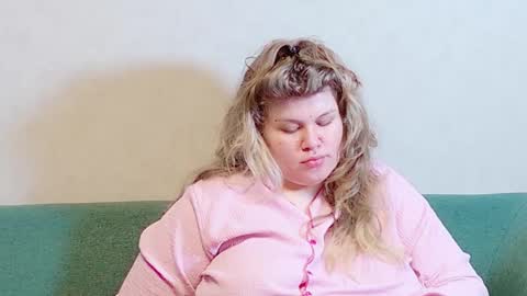 Snapshot of love_wiggy18 chatting on 02-13-25, 01:05 Ally online show from 02-13-25, 01:05