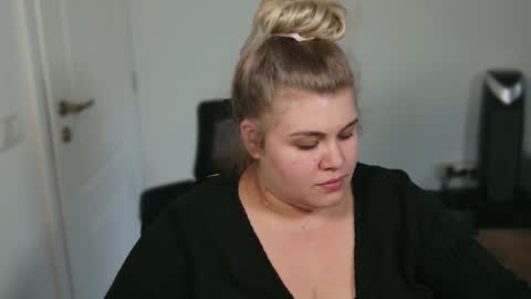 Snapshot of love_wiggy18 chatting on 09-18-25, 02:41 Ally online show from 09-18-25, 02:41