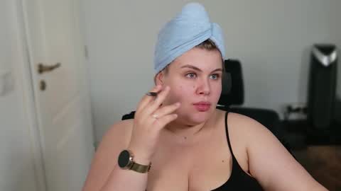 Snapshot of love_wiggy18 chatting on 09-19-25, 02:51 Ally online show from 09-19-25, 02:51